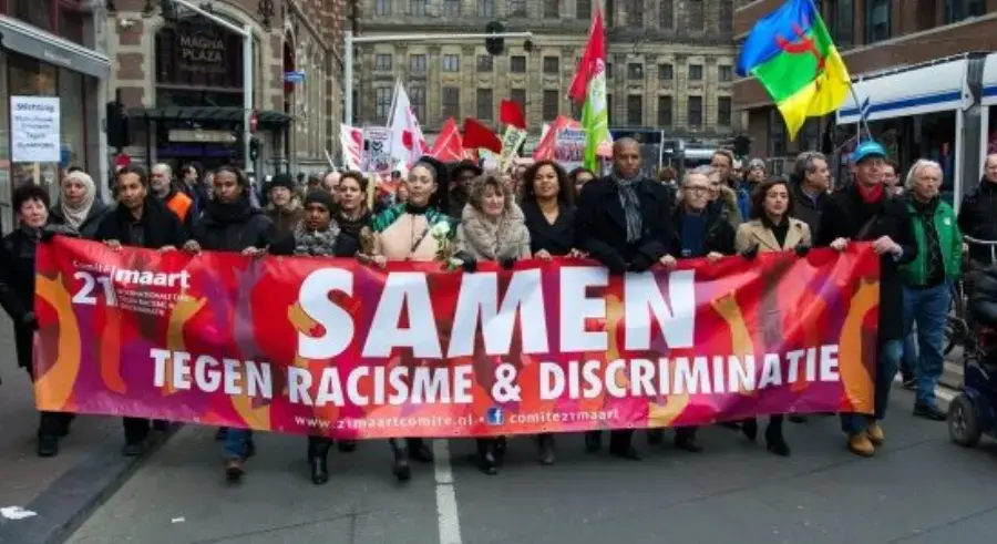comite 21 maart protest tegen racisme en discriminatie