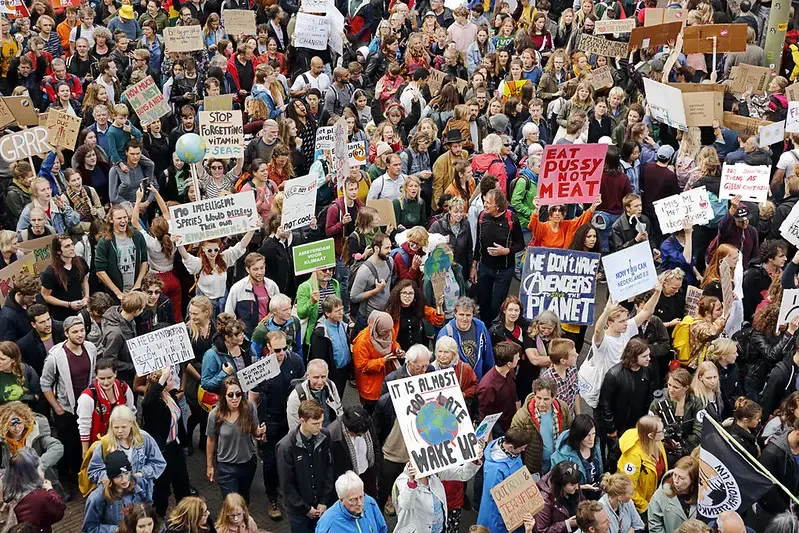 groot aantal mensen bij de klimaatmars 2024